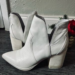 Steve Madden Chaya Bone Heeled Bootie